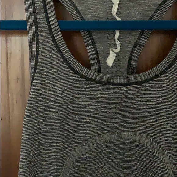 Lululemon Swiftly tech tank size 6 - Picture 2 of 3